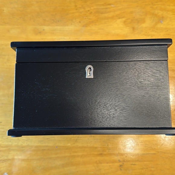 Harley Davidson Jewelry Box.  New in box.
Absolutely  gorgeous!! - Picture 11 of 16